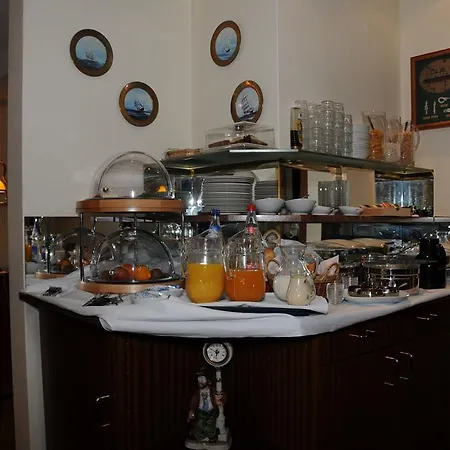 Admiral Hotel 3*