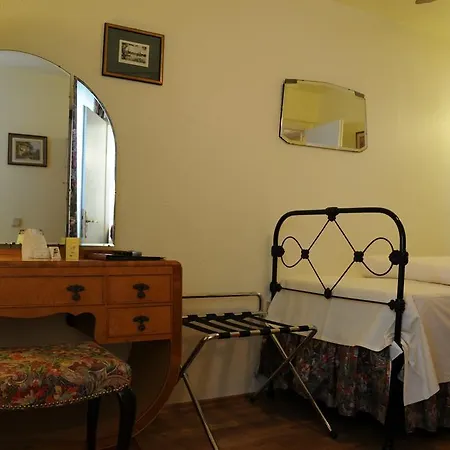 Admiral Hotel